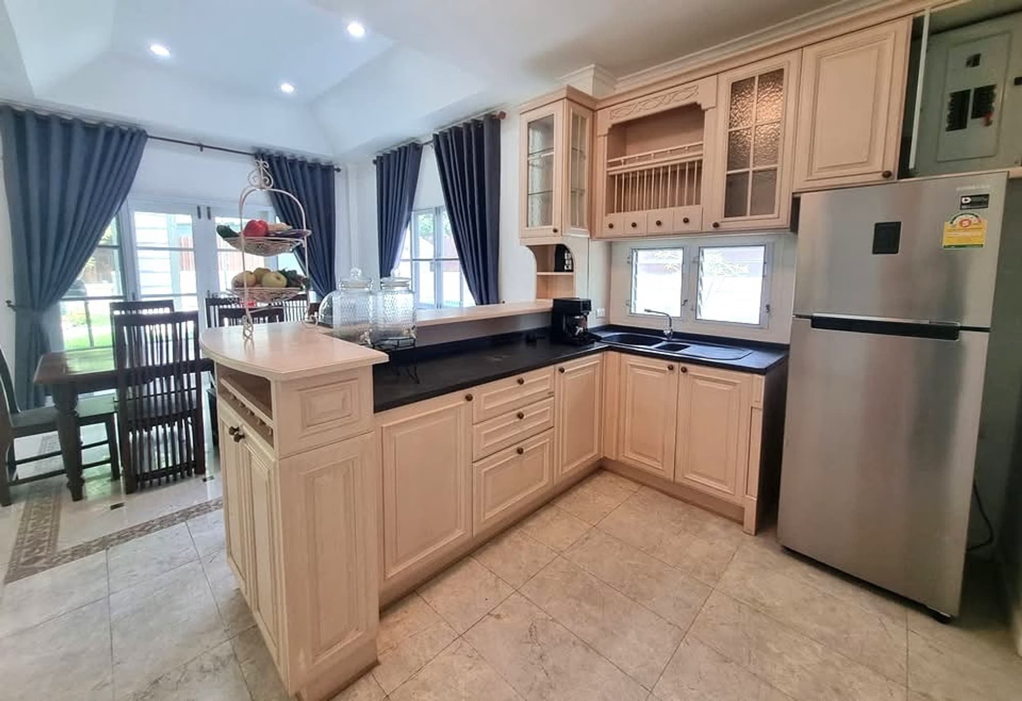 7 Bed House for Rent and Sale in Hang Dong - Image 4