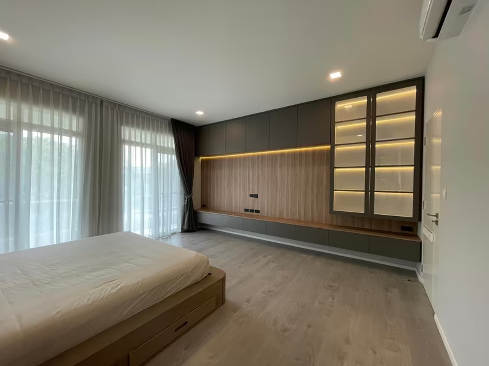  - Image 8