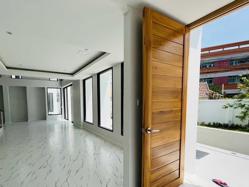 5 Bedroom House House for Sale in Nong Khwai