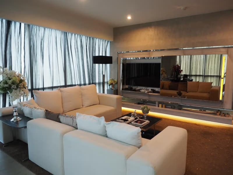 The Room Sukhumvit 21