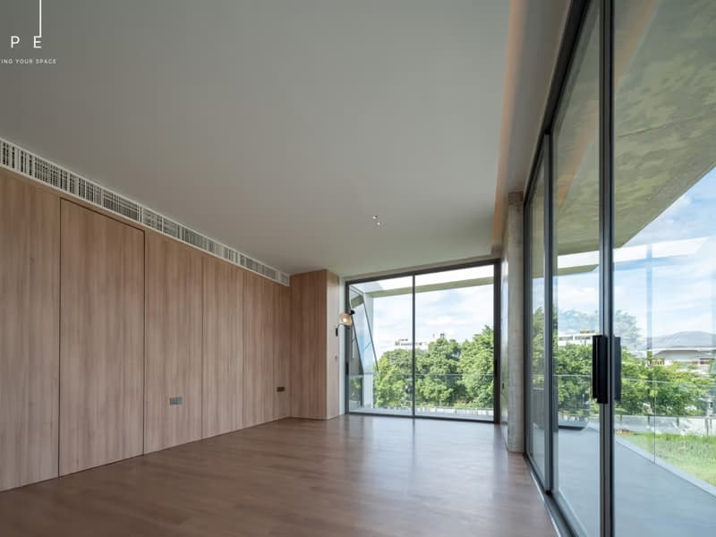 4 Bed House for Sale in Watthana