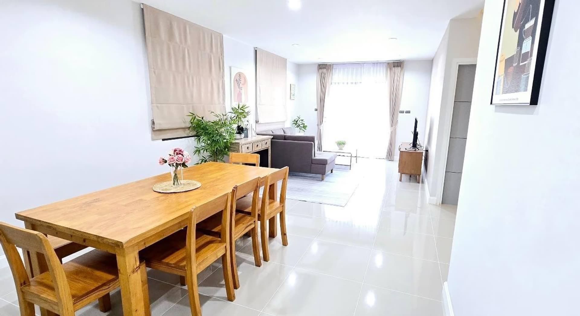 4 Bed House for Rent in Saraphi - Image 4