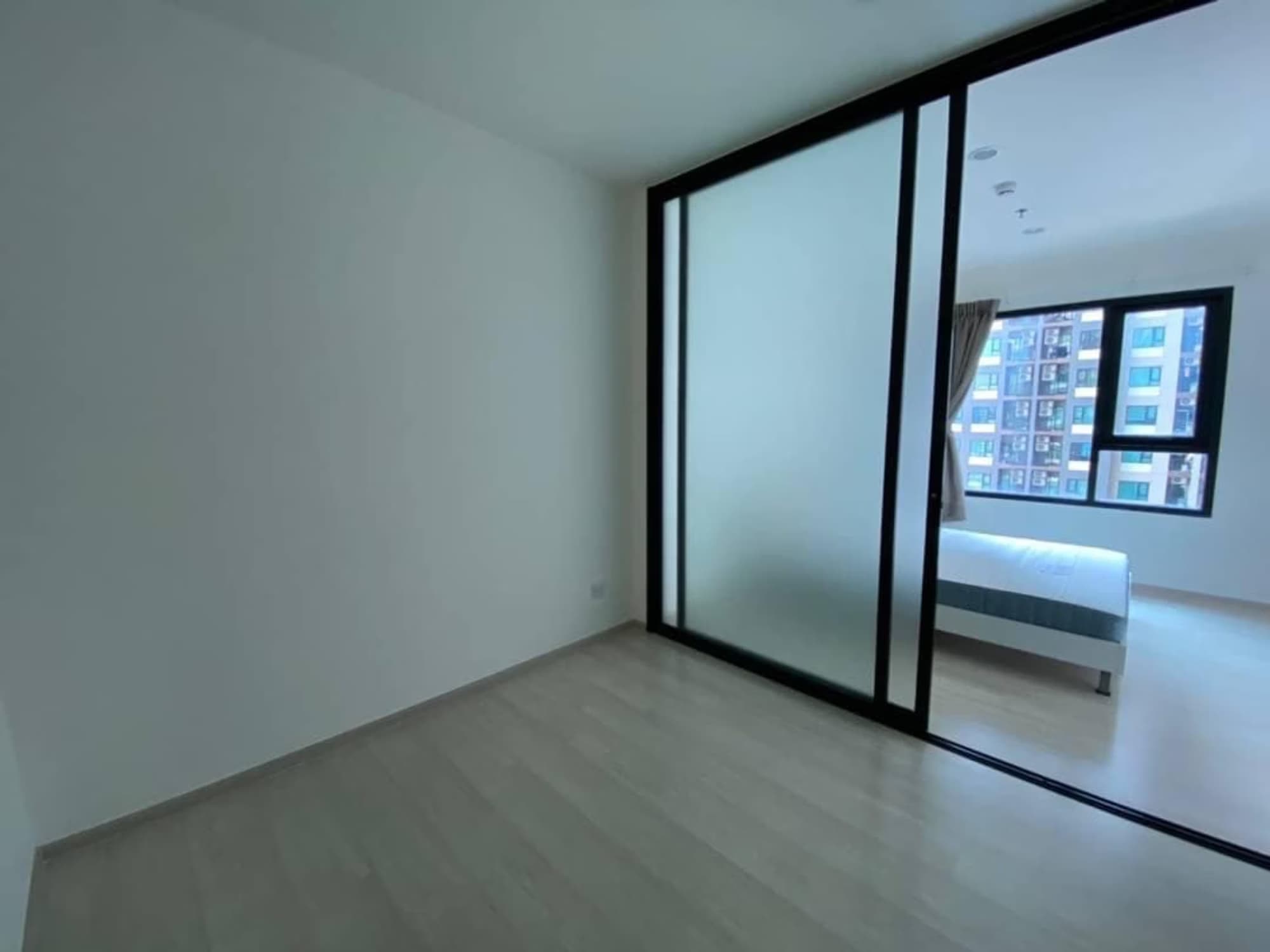 1 Bed Condo for Sale  Near Makkasan ARL - Image 2