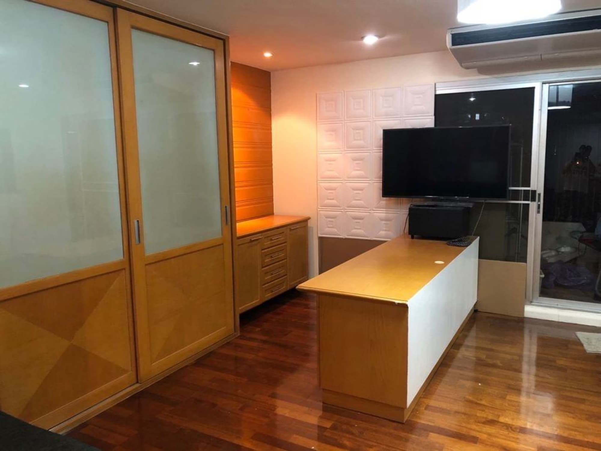 1 Bed Condo for Sale in Watthana - Image 2