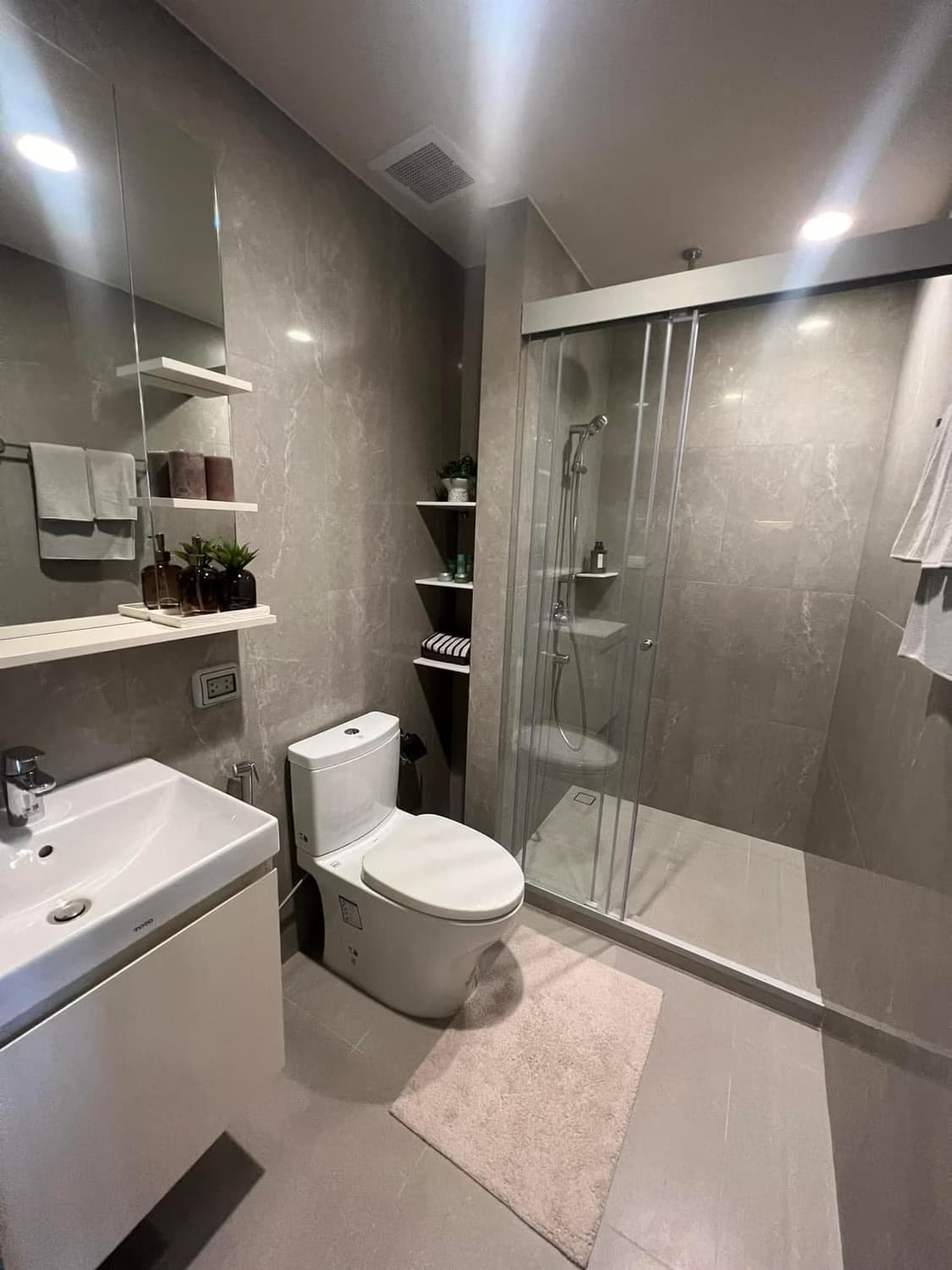 Condo for Sale at The Issara Sathorn - Image 11