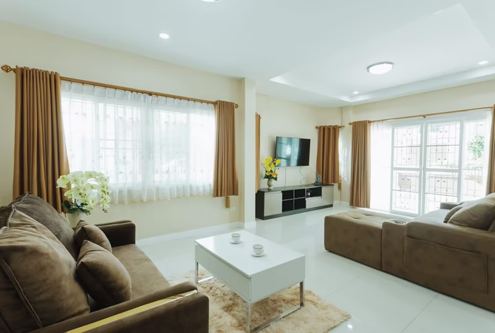 4 Bedroom House - Image 1