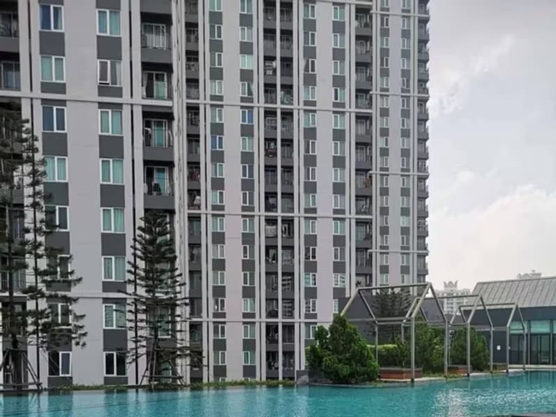 1 Bedroom Condo