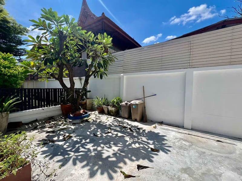 3 Bed Townhouse for Rent in Bang Kapi District