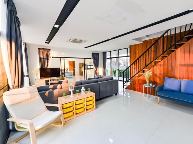 6 Bedroom House