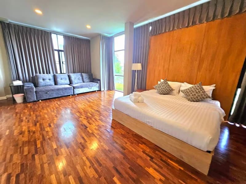 6 Bed House for Rent in San Sai