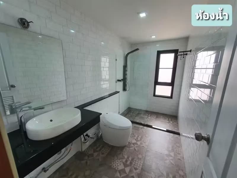 8 Bedroom House