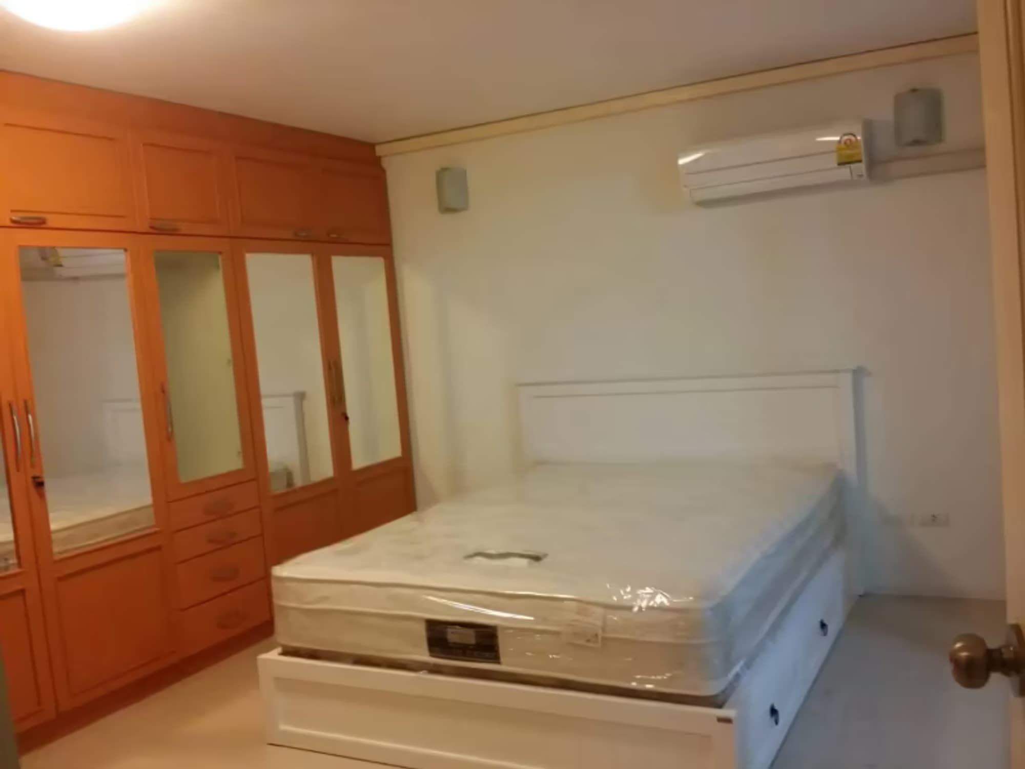 1 Bedroom Condo - Image 1