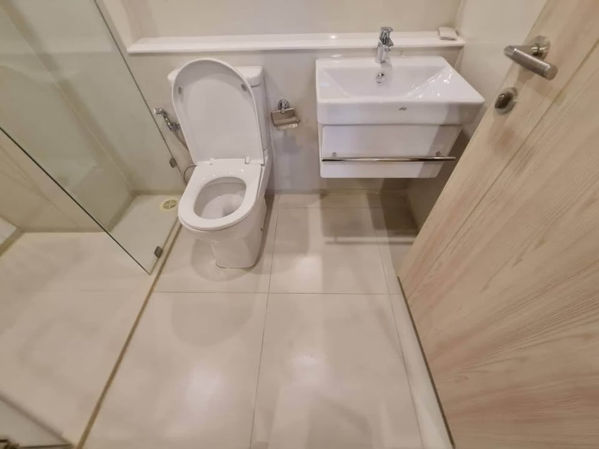 Condo for Rent at Life One Wireless - Image 9