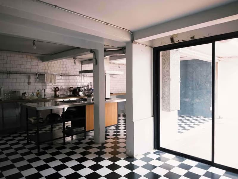 Studio Commercial for Rent in Khlong Toei