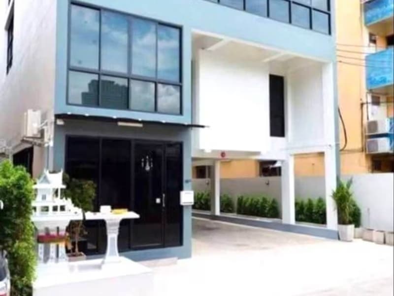 3 Bed Commercial for Rent and Sale in Din Daeng