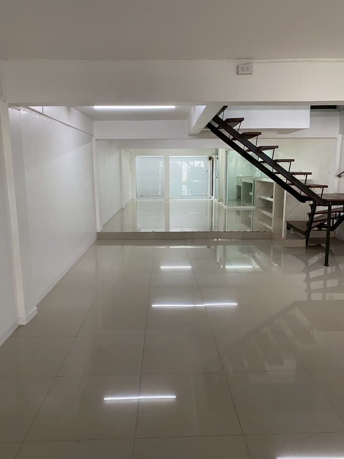 2 Bed Townhouse for Rent in Phra Khanong - Image 3