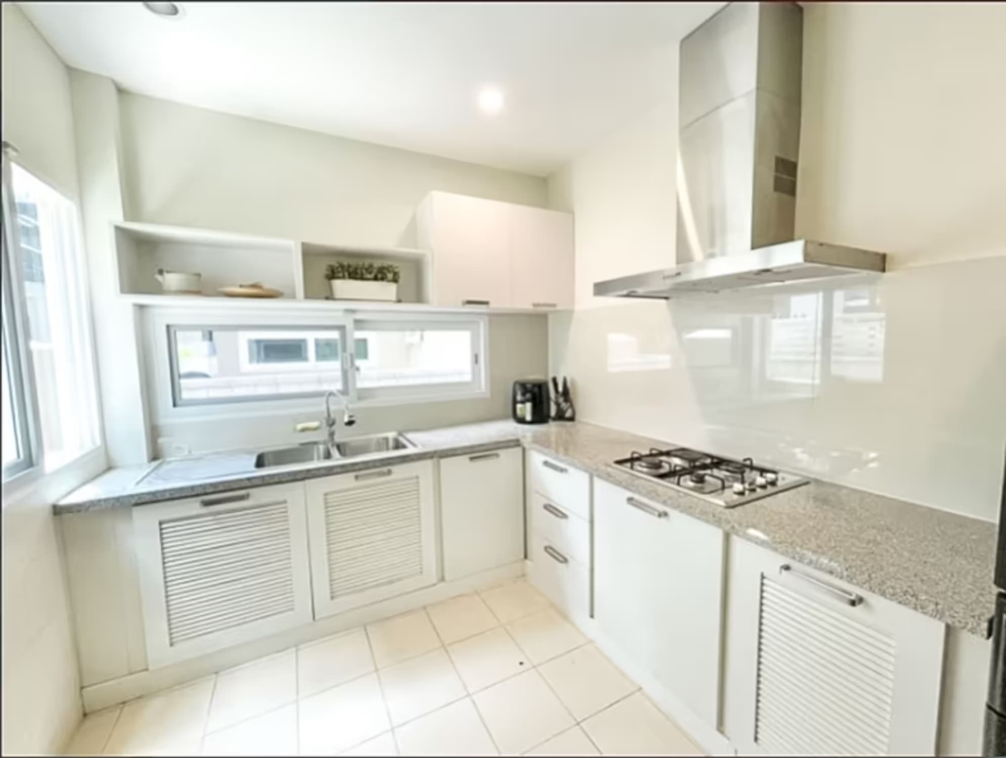 3 Bedroom House for Rent - Image 8