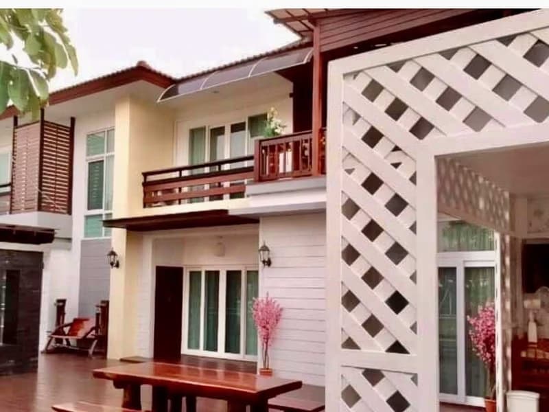 6 Bedroom House