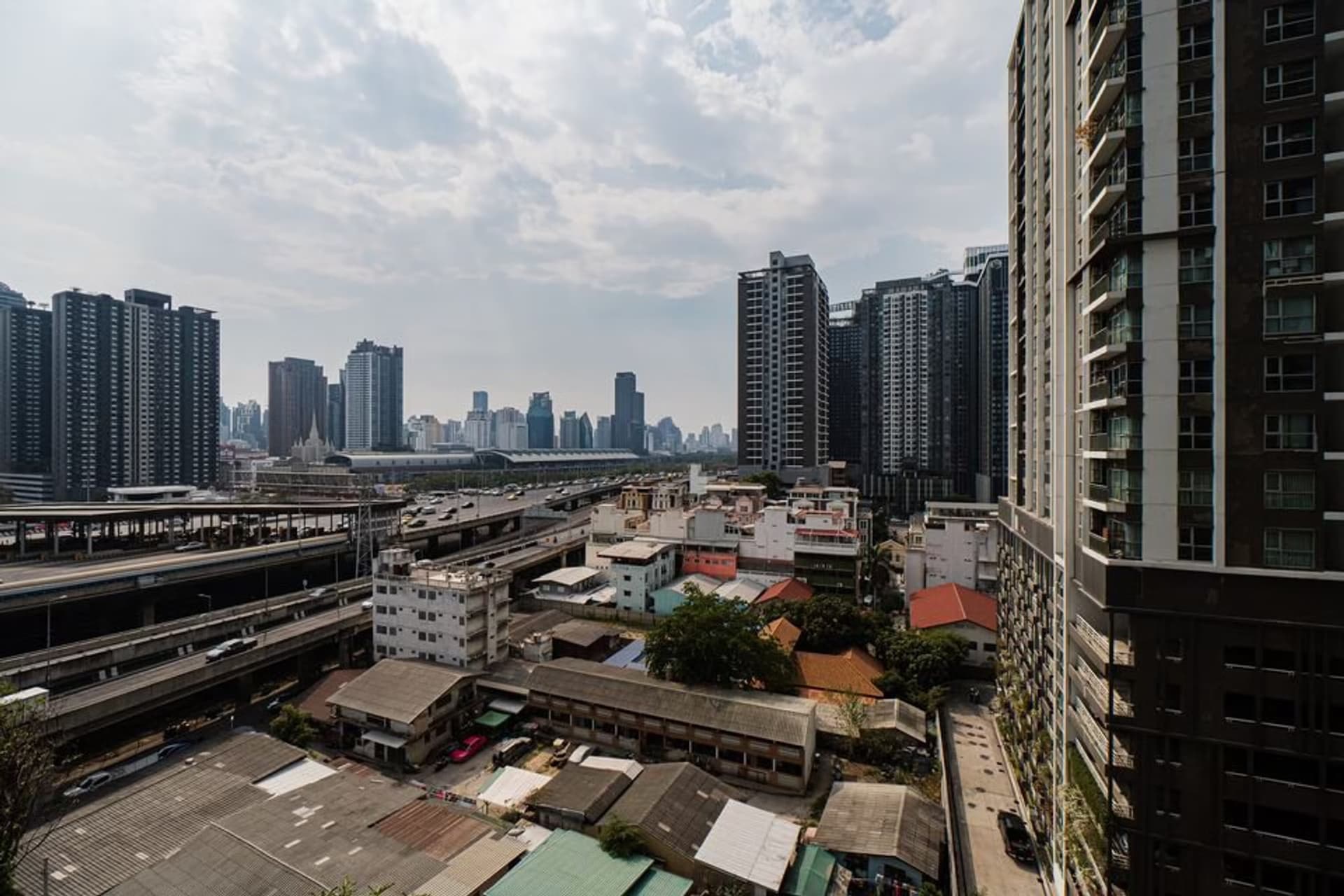undefined Bed Condo for Rent and Sale  Near Phra Ram 9 MRT - Image 8