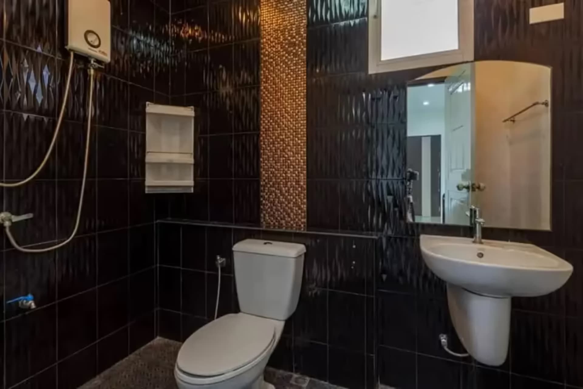 2 Bedroom House - Image 13
