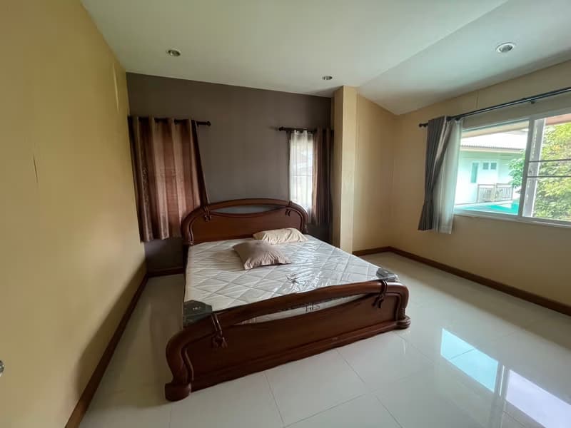 4 Bed House for Rent in Mueang Chiang Mai