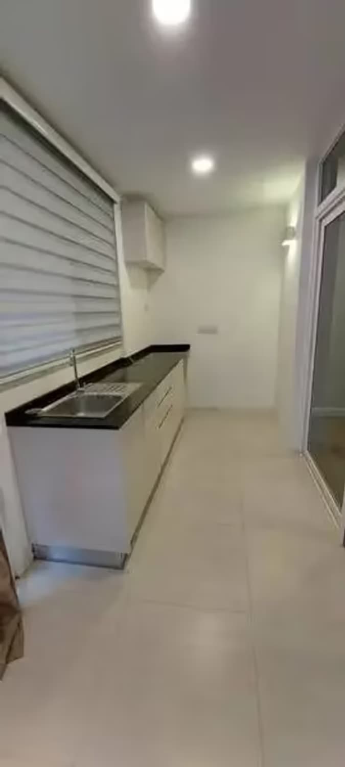 5 Bedroom House - Image 13