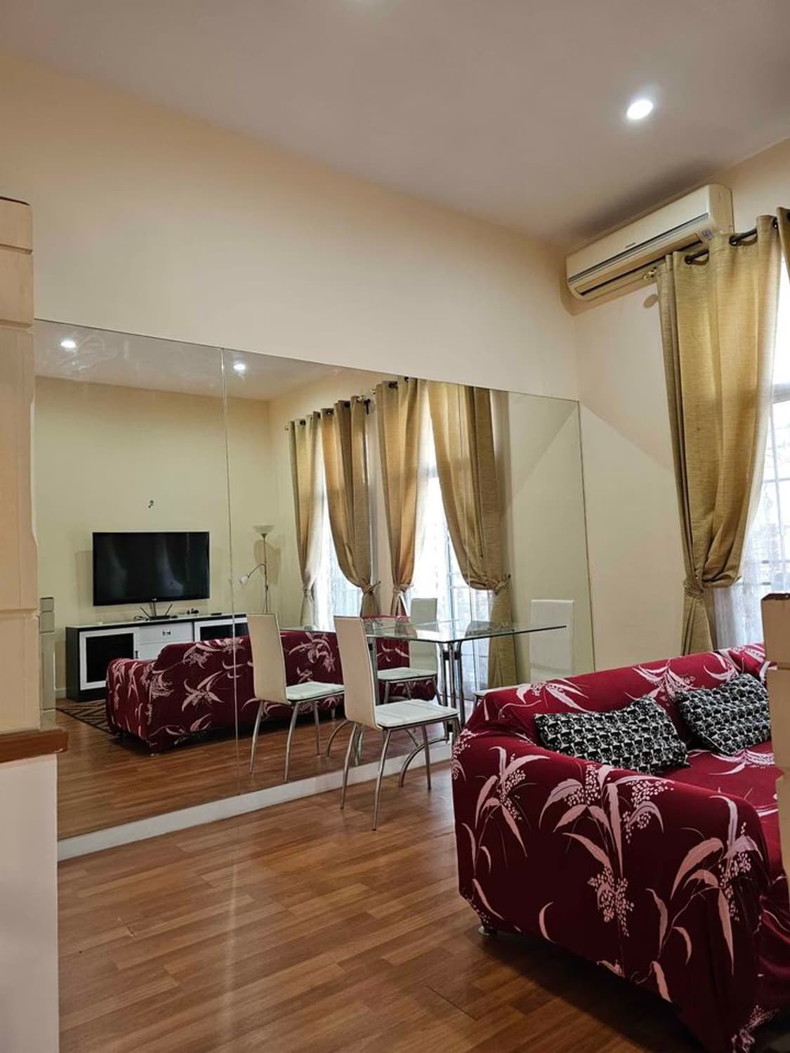Townhouse for Rent at The Metro Rama 9 - Image 2