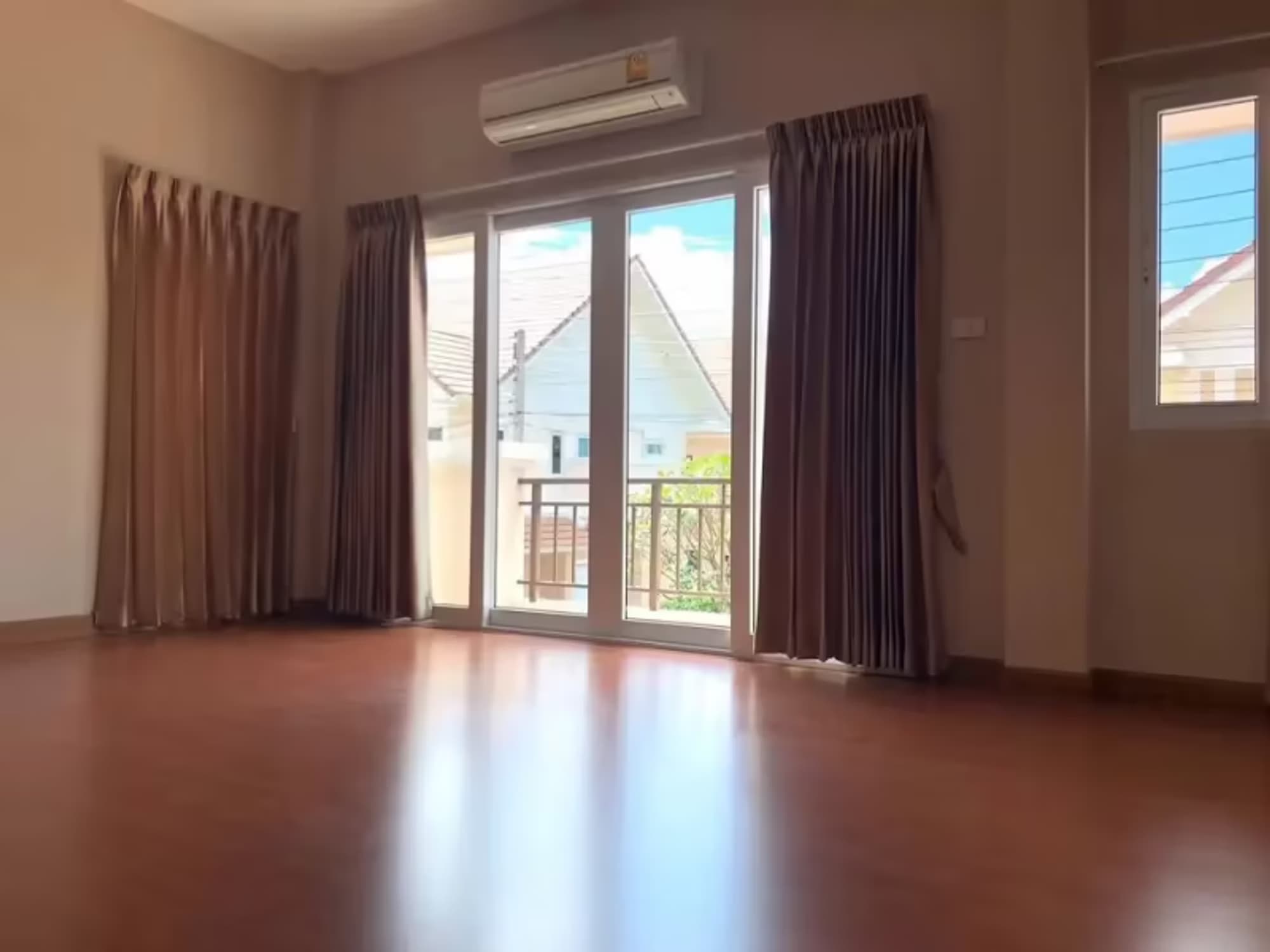 4 Bedroom House - Image 7