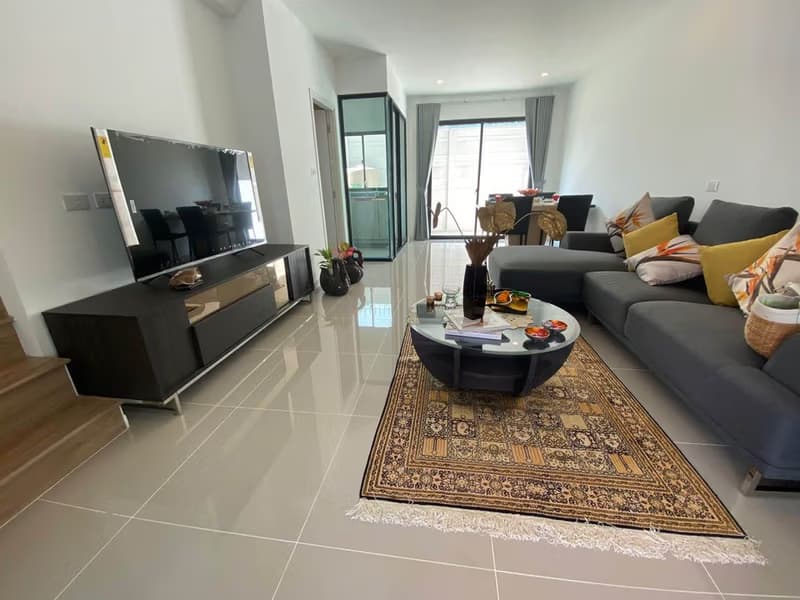 3 Bed Townhouse for Rent and Sale in Bang Kapi