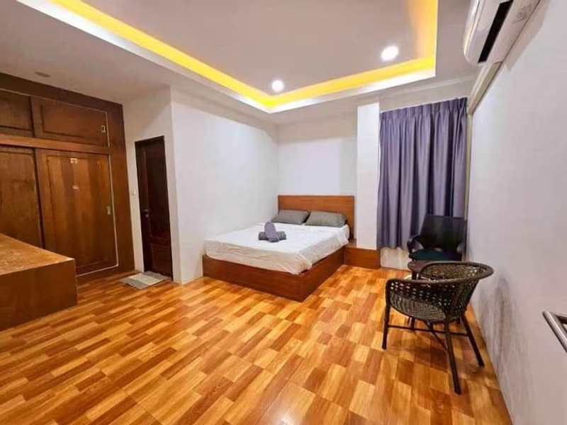 6 Bed House for Rent in San Sai