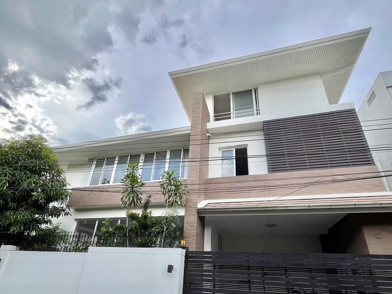 5 Bed House for Rent in Din Daeng