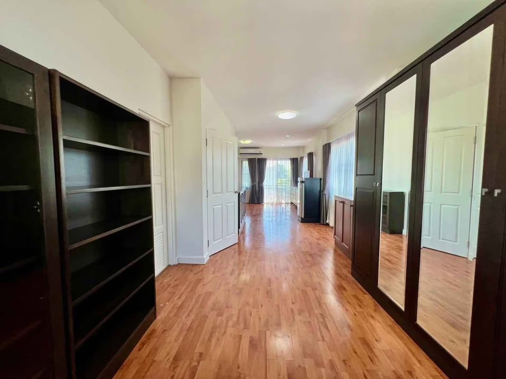 3 Bed Townhouse for Rent in Bang Kapi District - Image 12