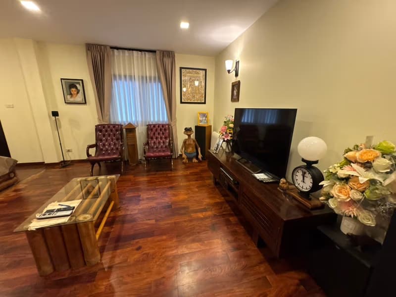 6 Bed House for Sale in Hang Dong District