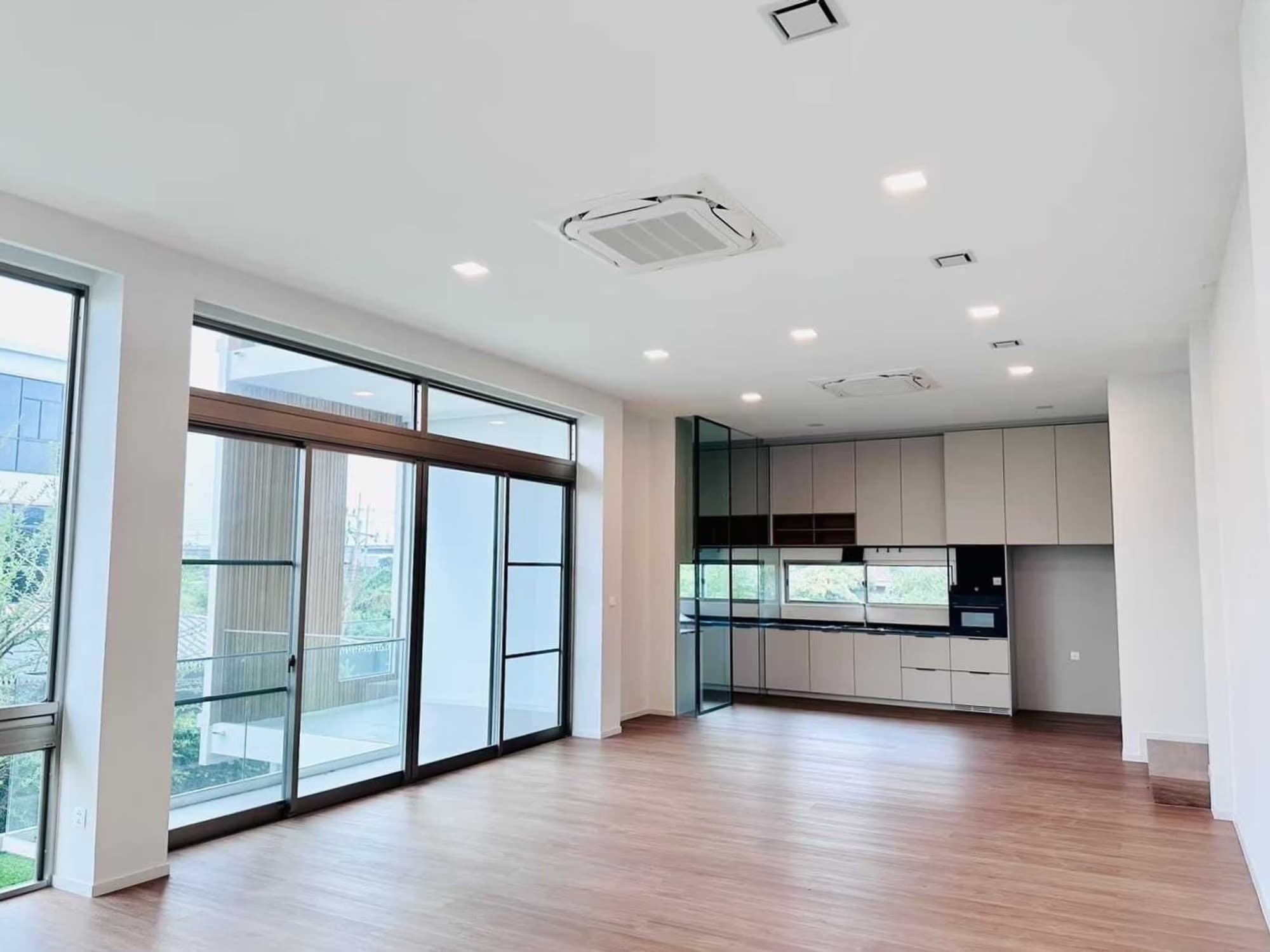 3 ห้องนอน บ้าน สำหรับ ขาย ใน Saphan Sung - Image 2