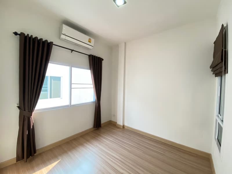 3 Bed House for Rent in Saraphi