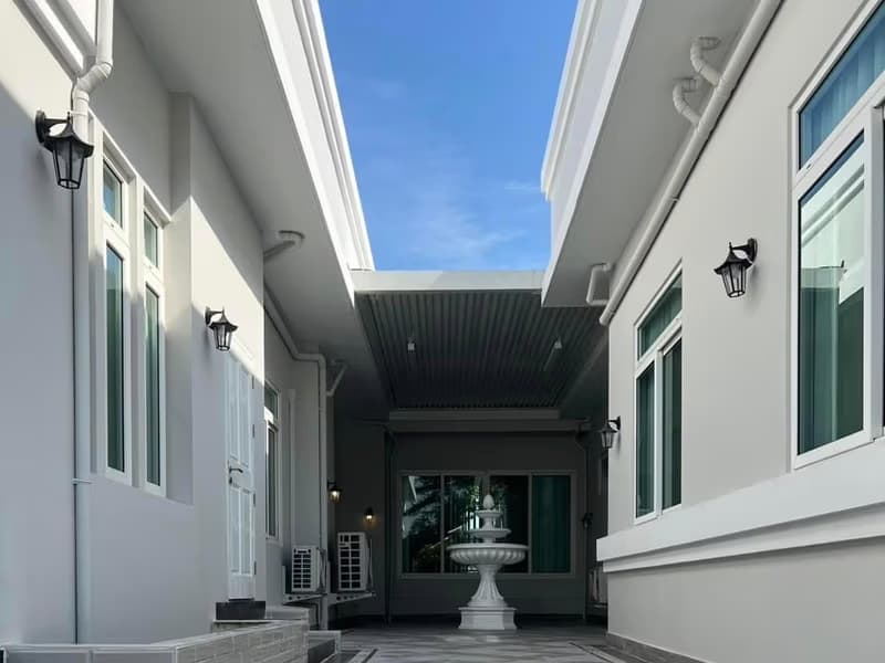 7 Bed House for Rent in Mueang Samut Prakan