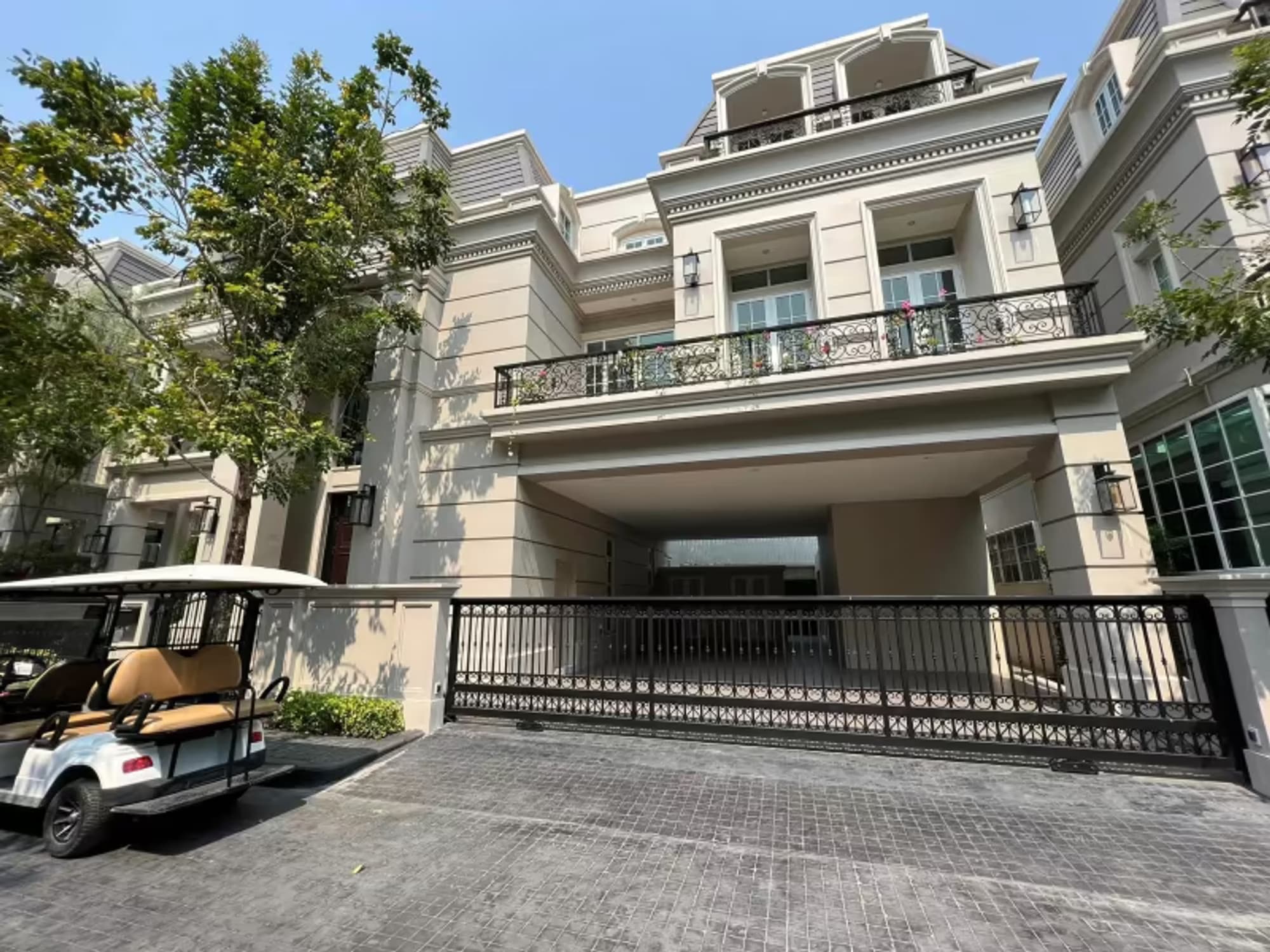5 Bedroom House - Image 24