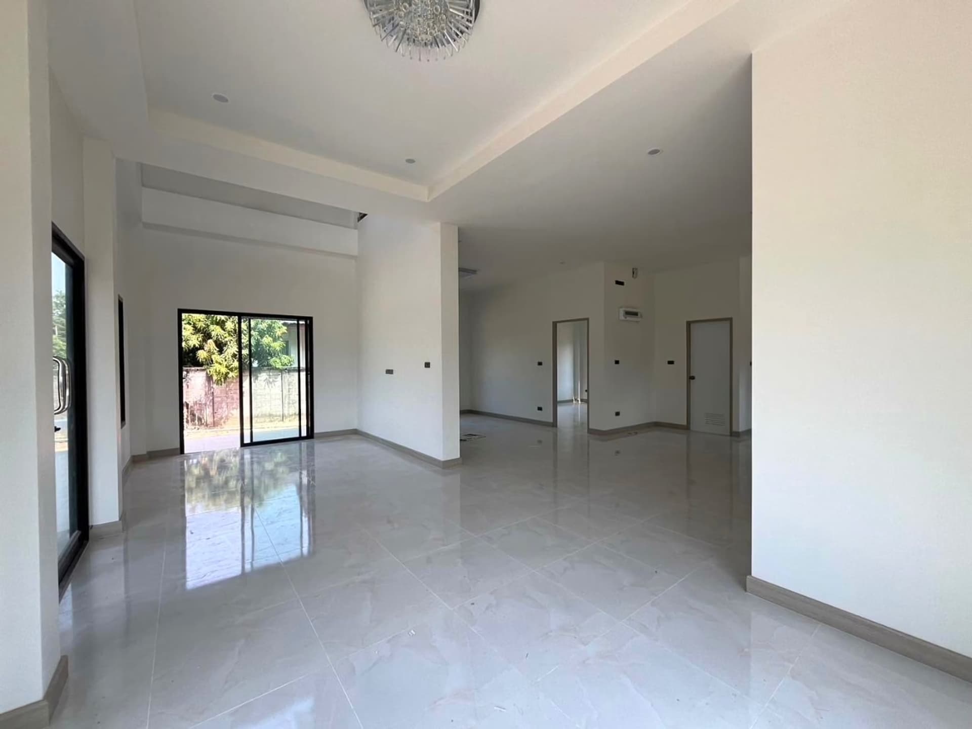 3 Bed House for Rent and Sale in Hang Dong District - Image 4