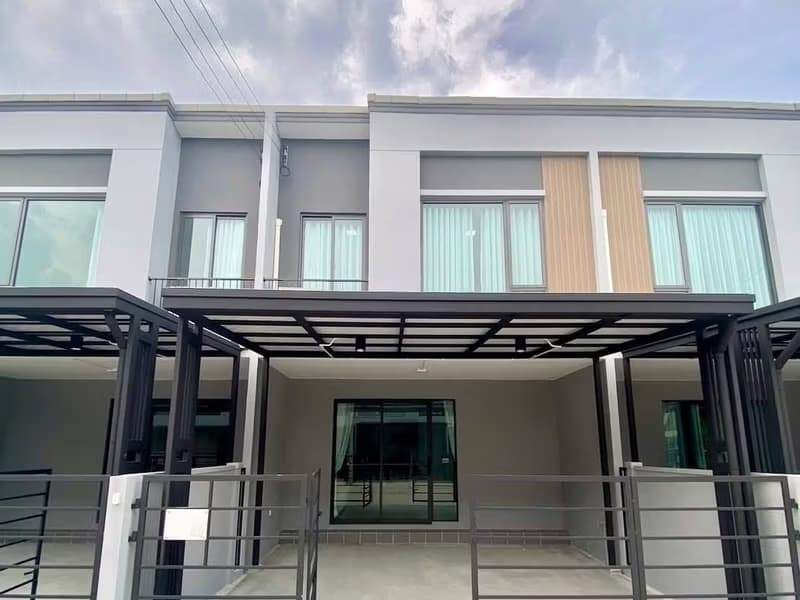 3 Bed Townhouse for Sale in Bang Phli