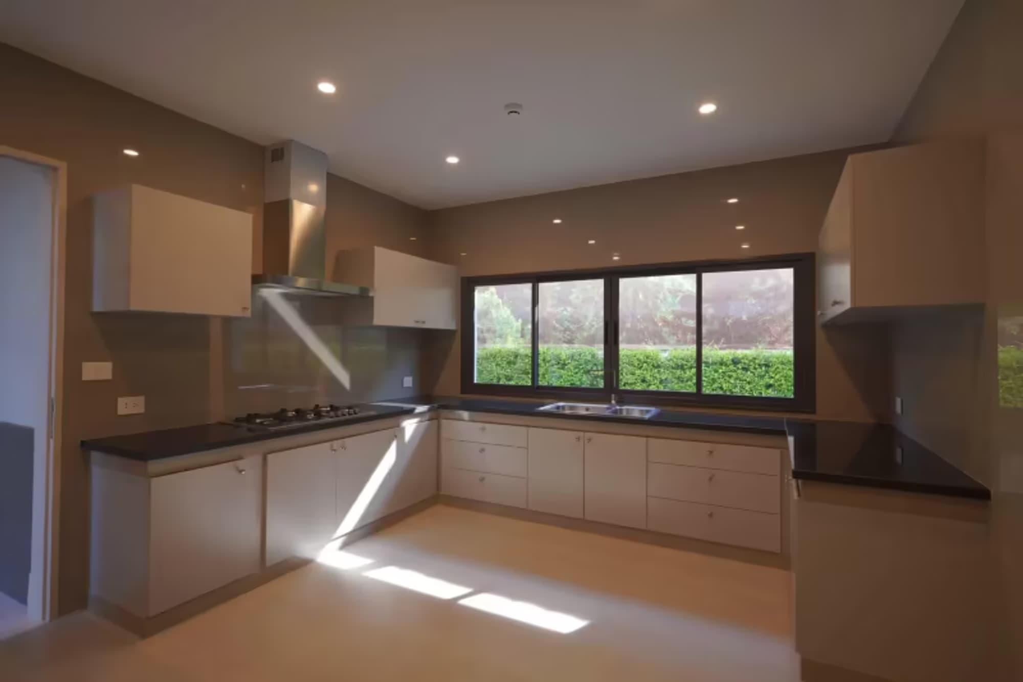 5 Bedroom House - Image 21
