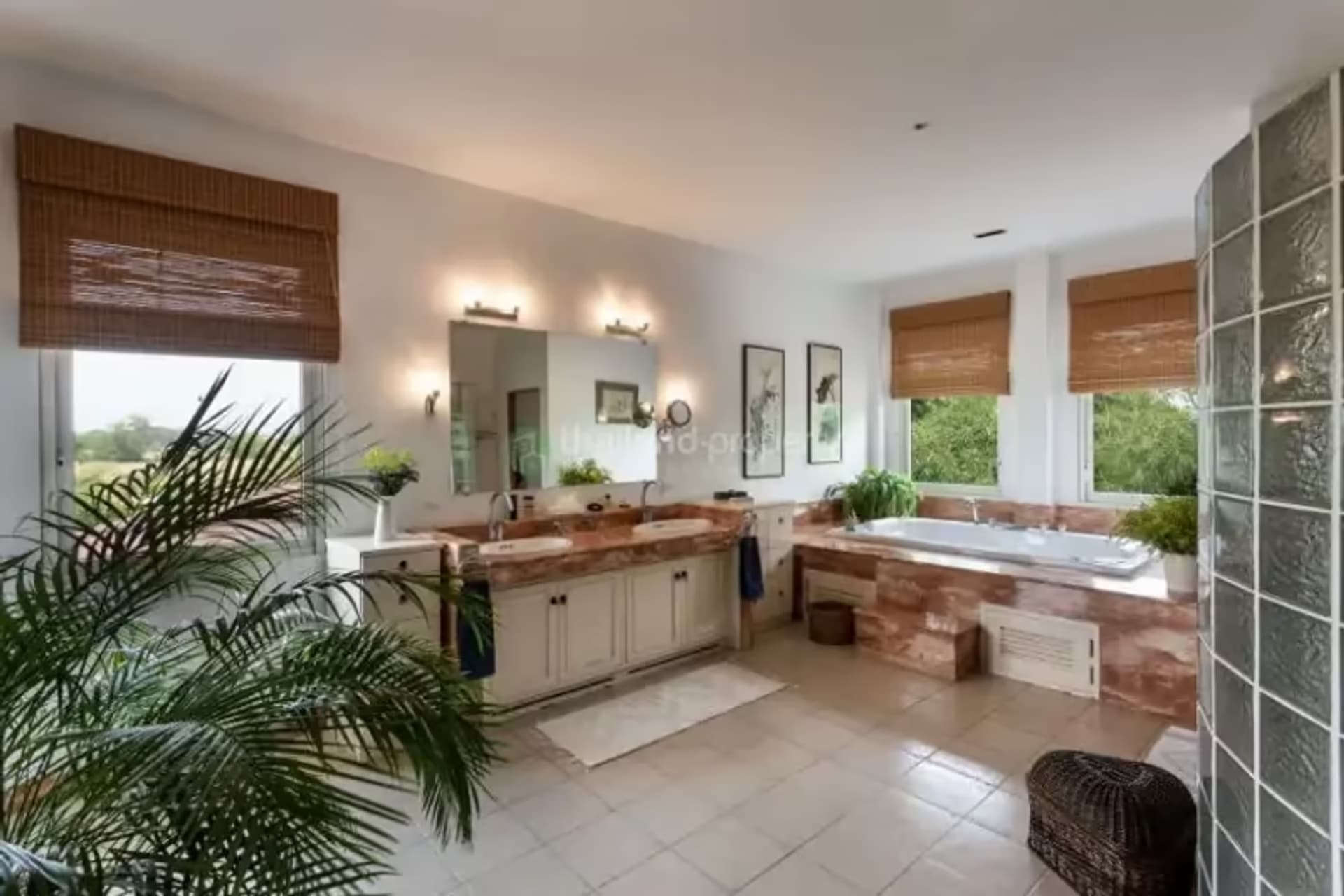 5 Bedroom House - Image 13