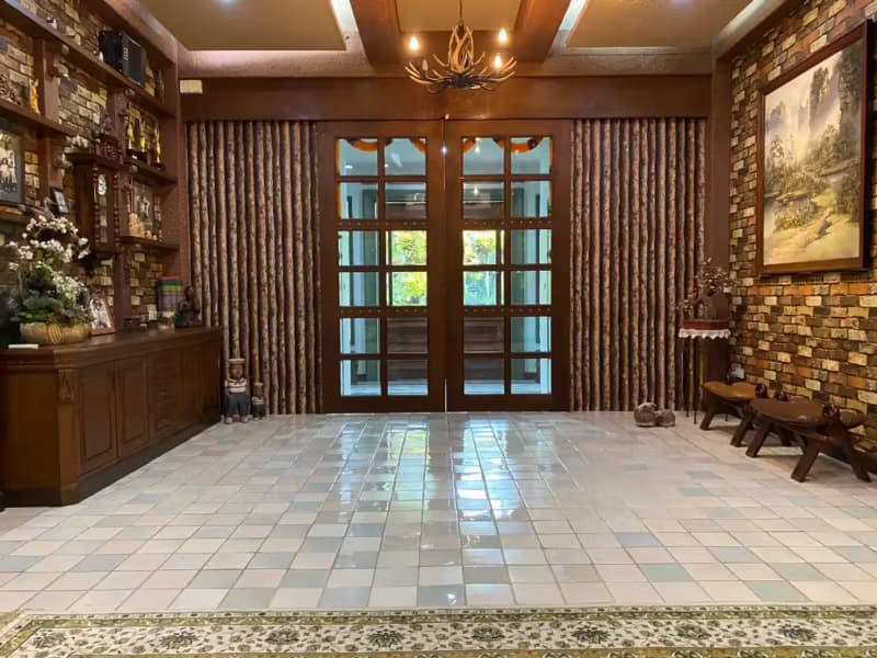 5 Bedroom House