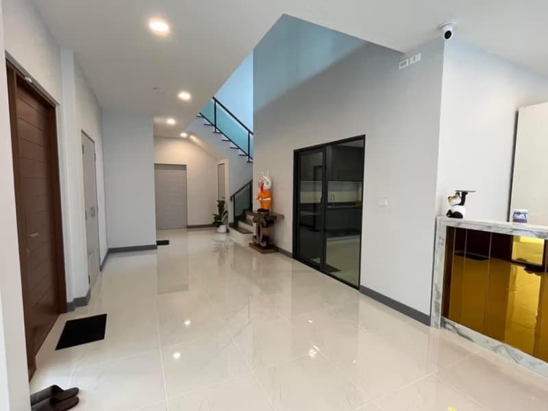 5 Bed House for Rent in Bang Phli