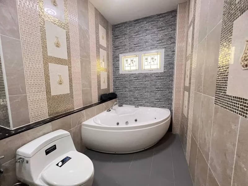 4 Bed House for Rent in Saraphi