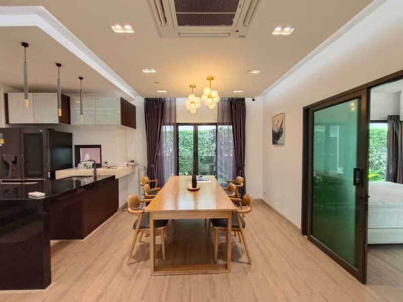 4 Bed House for Rent and Sale in Bang Kapi