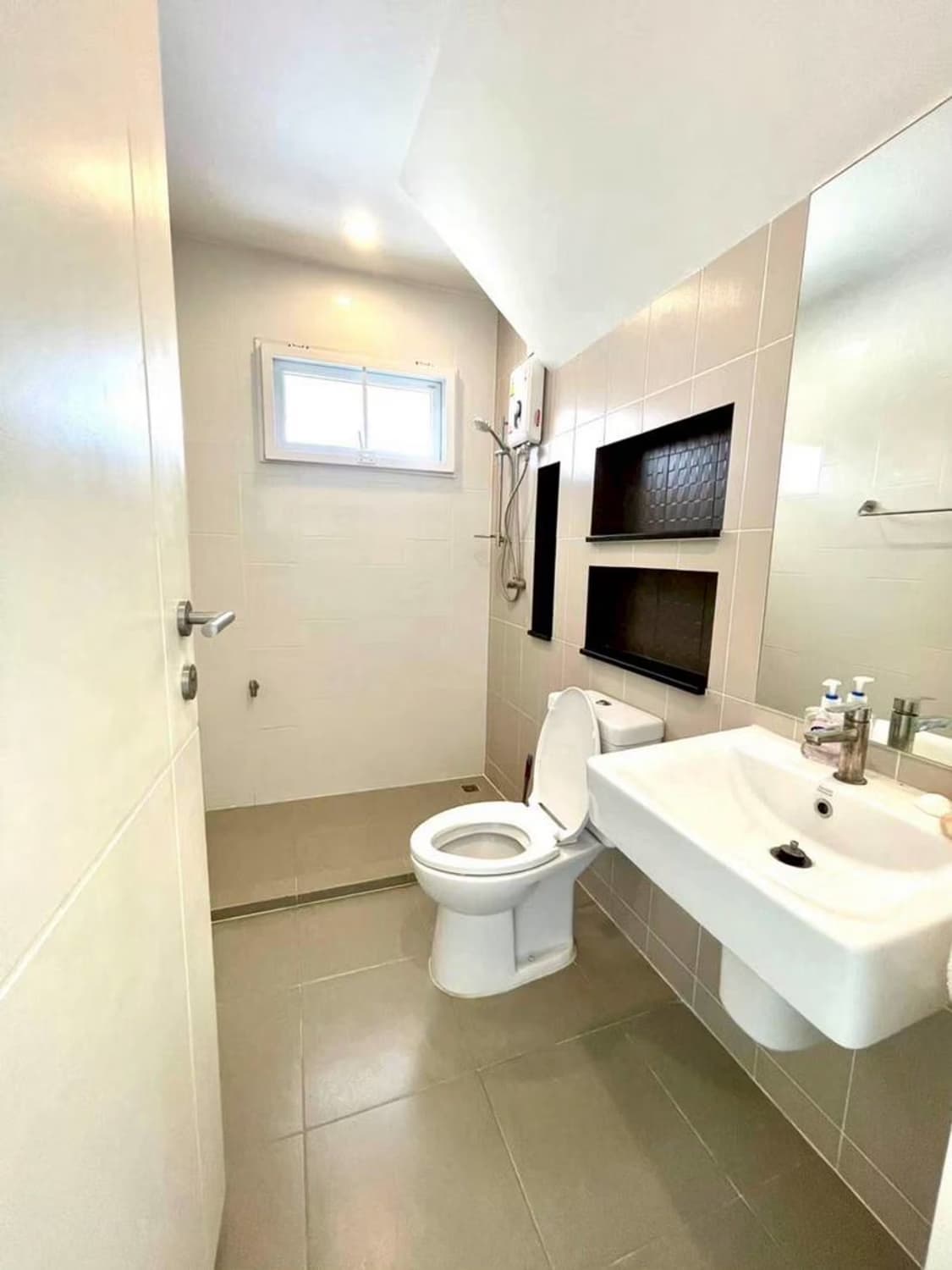 4 Bed House for Rent and Sale in Mueang Chiang Mai - Image 9
