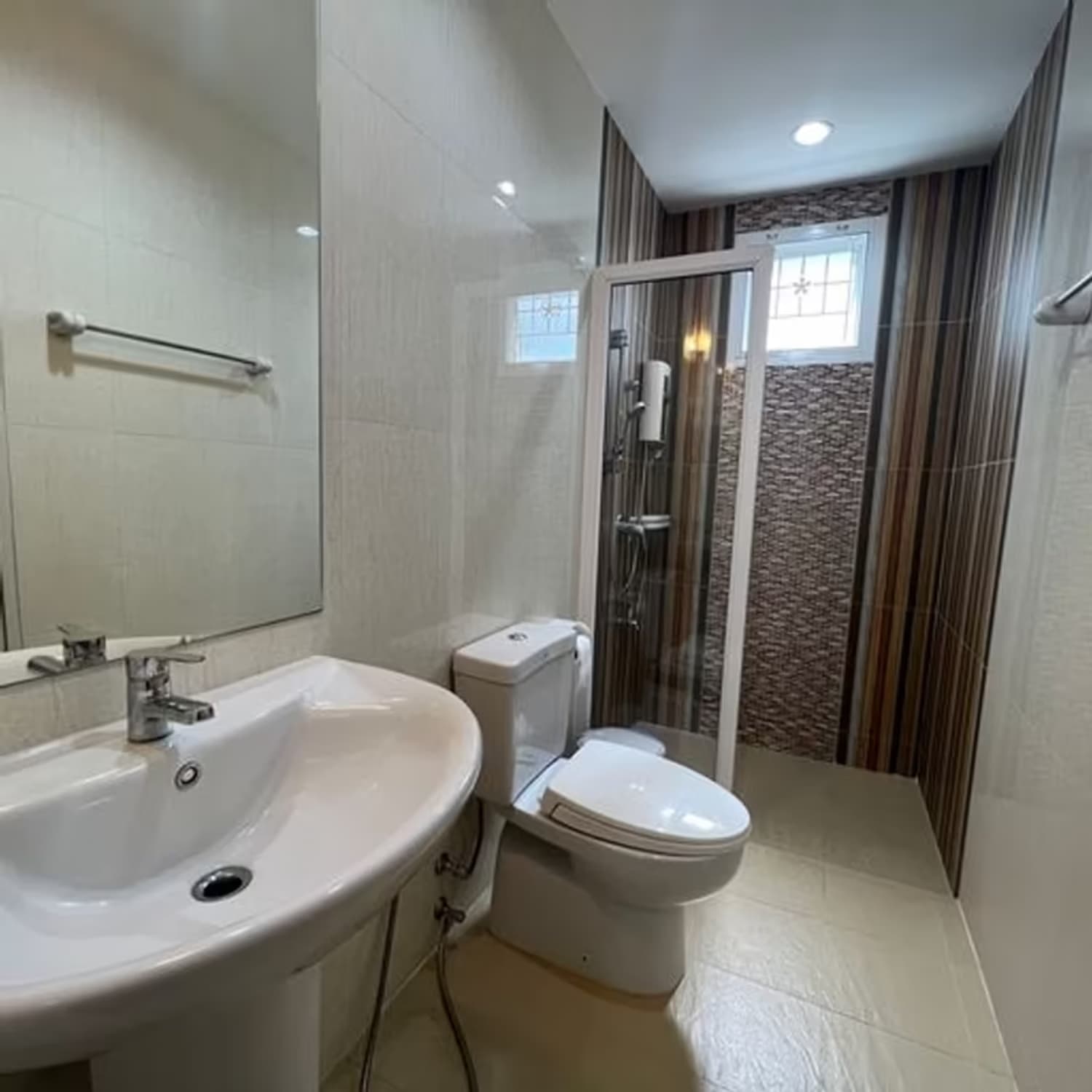 4 Bedroom House - Image 7