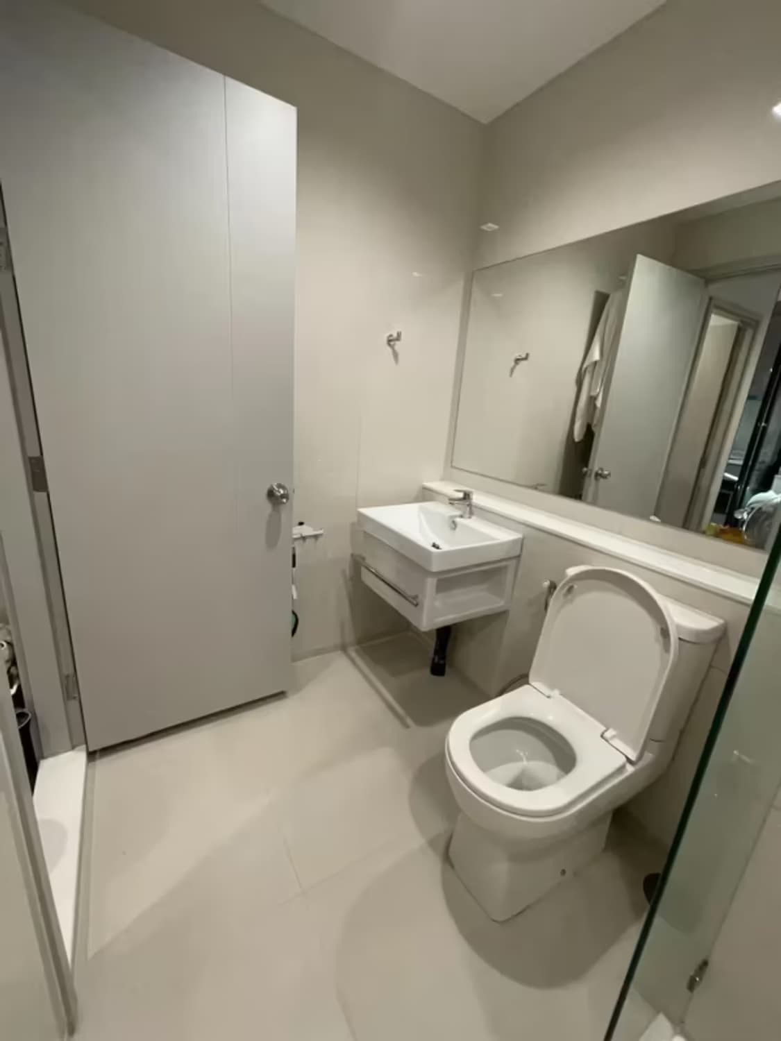 1 Bedroom Condo - Image 1