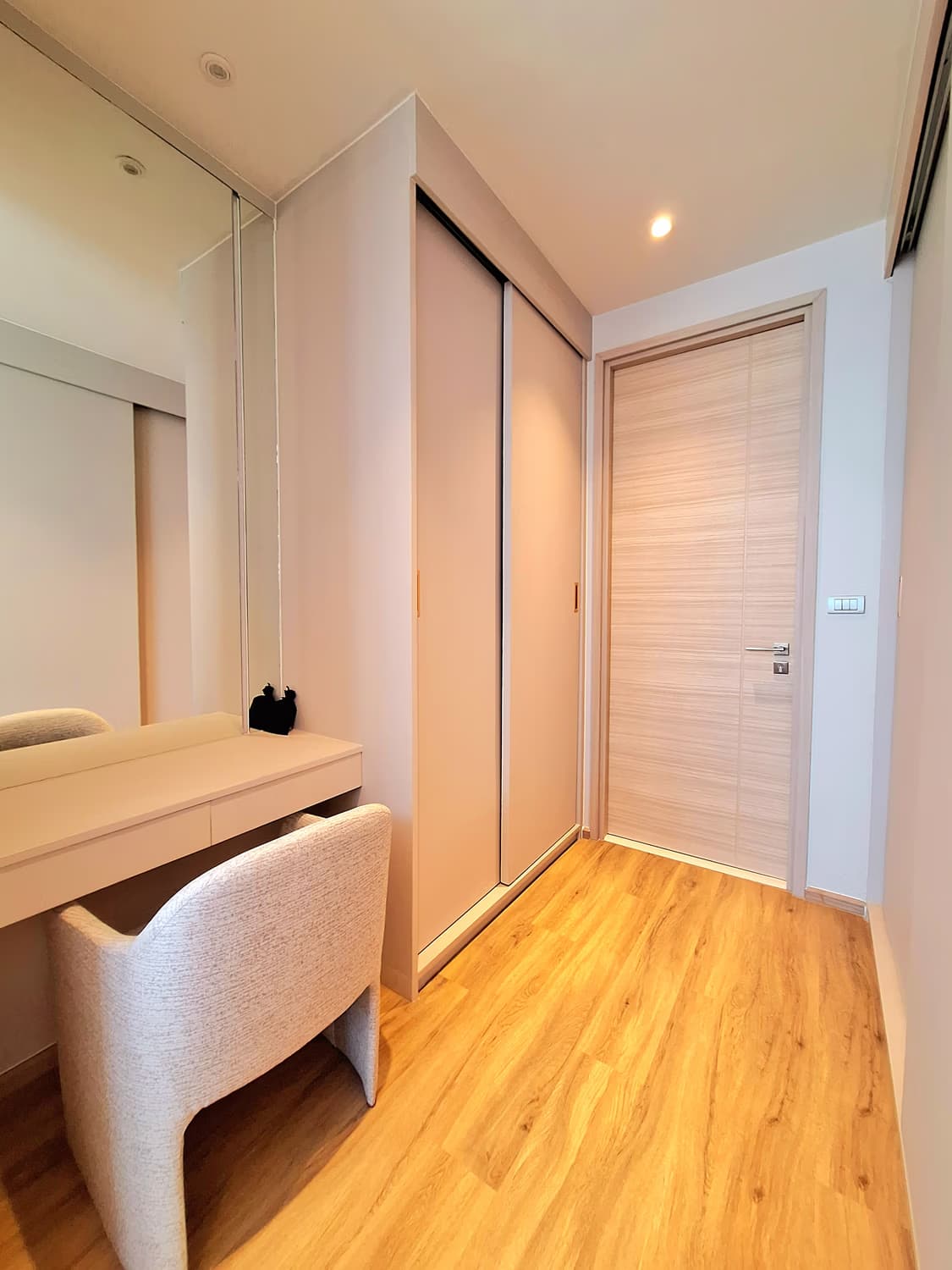 Condo for Rent at Bearing Residence - Image 11