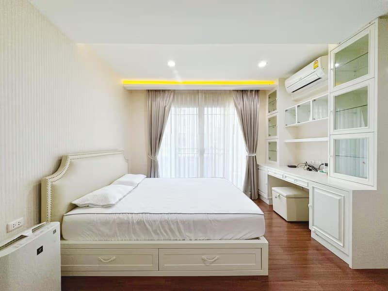 4 Bed Townhouse for Rent in Phra Khanong